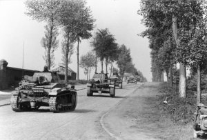 Coluna de Panzers II durante a Batalha da França, Maio de 1940.