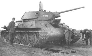 T-34 capturado intacto pelos alemães durante a Segunda Batalha de Kharkov.