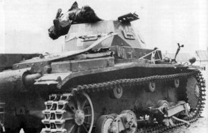 Panzer II destruído. A sua blindagem não era suficientemente forte para resistir ao impacto da maioria das armas anti-tanque aliadas, motivo pelo qual foi sendo gradualmente retirado das frentes de combate a partir de 1942. 
