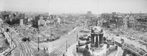 Foto panorâmica da cidade de Liverpool após a Blitz de Maio de 1941.