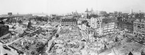 Foto panorâmica da cidade de Liverpool após a Blitz de Maio de 1941.