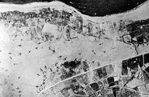 Vista aérea do aeroporto de Maleme durante a Batalha de Creta.
