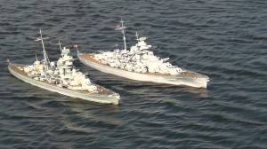 Modelos do Bismarck e do Prinz Eugen feitos à escala.
