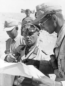 Erwin Rommel ao comando do Afrikakorps.