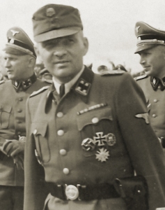 Rudolf Höss, comandante do Campo de Concentração de Auschwitz por duas vezes e coordenador do Aktion Höss. 