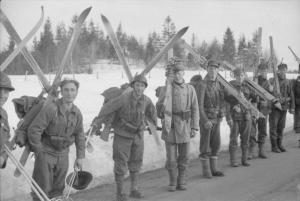 Soldados de esqui franceses e noruegueses na Frente de Narvik.