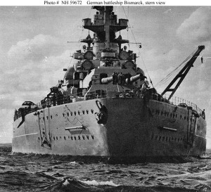 O Bismarck visto de frente. Uma visão realmente impressionante.